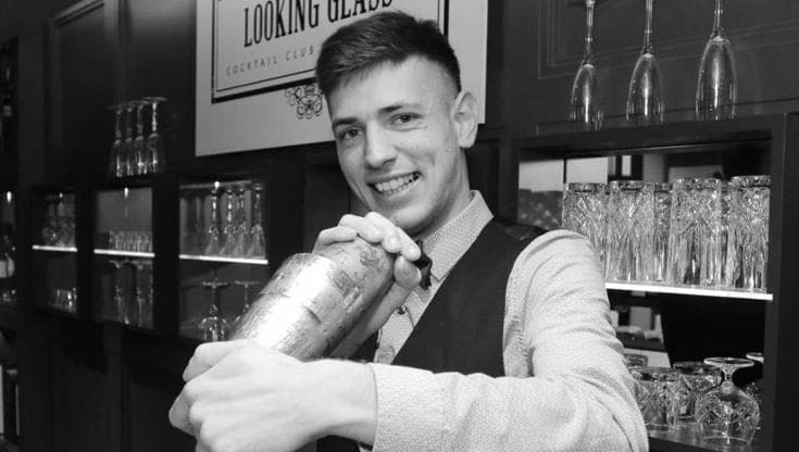 Il bartender Matteo Leone trovato morto a Londra dai coinquilini: aveva 31 anni. Disposta l’autopsia - Bari