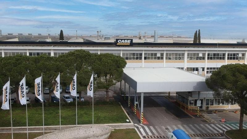 Immagine del post 1512 - Bari Lecce, Cnh è lo stabilimento più produttivo d'Italia: 1.800 euro in regalo agli 845 dipendenti - Bari