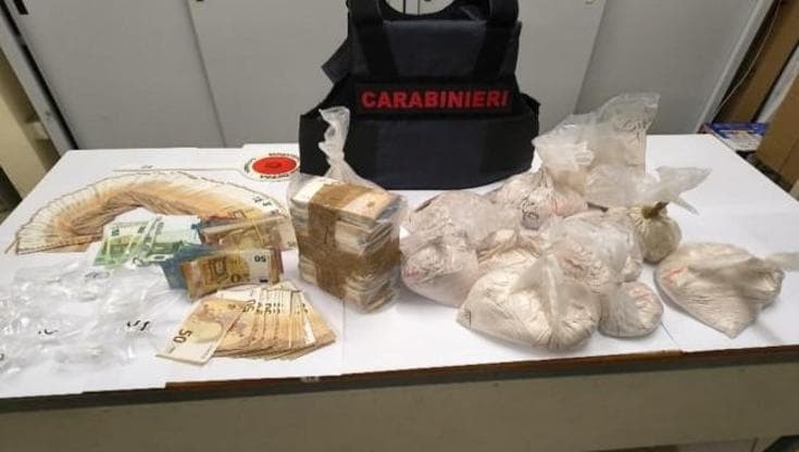 Trasportava eroina dall’Abruzzo alla Puglia: arrestata una donna di 41 anni. In casa 9 kg di eroina - Bari