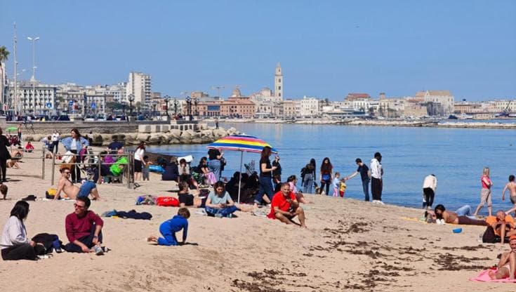 Immagine del post 19076 - Bari Pasquetta al mare a Bari tra picnic in spiaggia e tintarella. Grande traffico sul lungomare - Bari