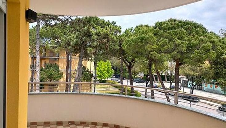 Liceale in gita precipitato da finestra dell’hotel, si era allontanato dal gruppo: sentiti gli amici - Bari