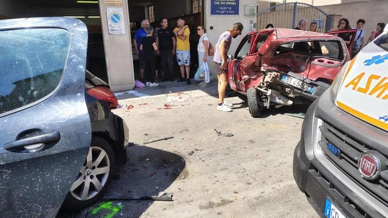 Immagine del post 21389 - Bari Gallipoli, investito da un’auto mentre è al lavoro in officina: gravissimo un ragazzo di 22 anni - Bari