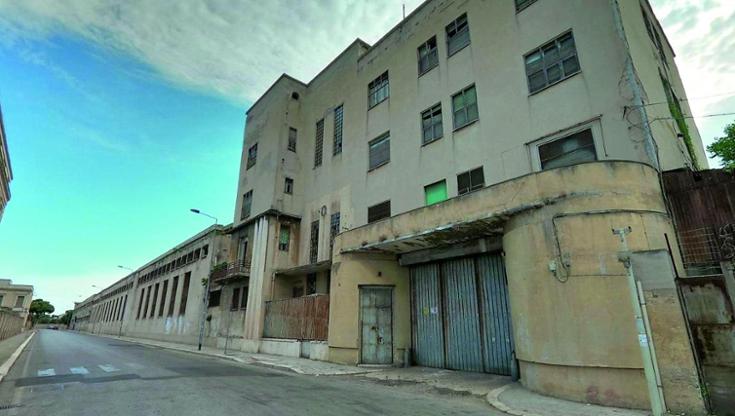 Ex Scianatico, guerra su chi deve rimuovere i rifiuti. Il Tar boccia il Comune: procedura da rifare - Bari