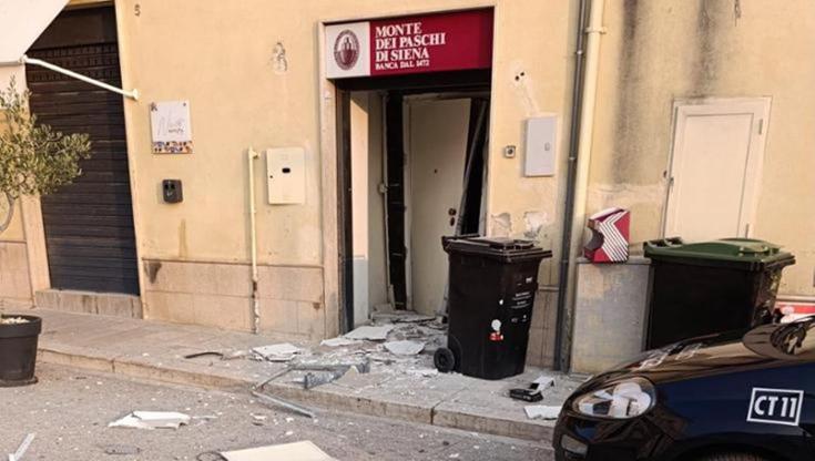 Immagine del post 9297 - Bari “Troppi assalti ai bancomat”: i sindaci dell’area metropolitana di Bari chiedono aiuto al prefetto - Bari
