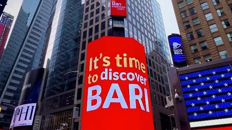 Immagine del post 10480 - Bari Bari chiama New York: “È il momento di scoprire la città”. Gli spot sui grattacieli di Times Square - Bari