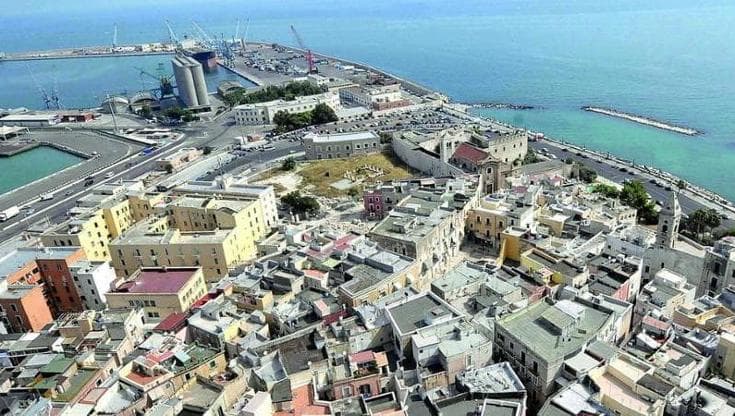 Immagine del post 23649 - Bari Canne fumarie senza autorizzazioni, chiuso locale a Bari vecchia: “B&b invasi dai cattivi odori” - Bari
