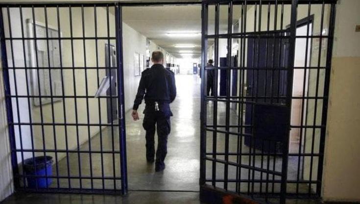Immagine del post 12394 - Bari Droga e cellulari nel carcere di Foggia, arrestato agente penitenziario. Interdetto un collega - Bari