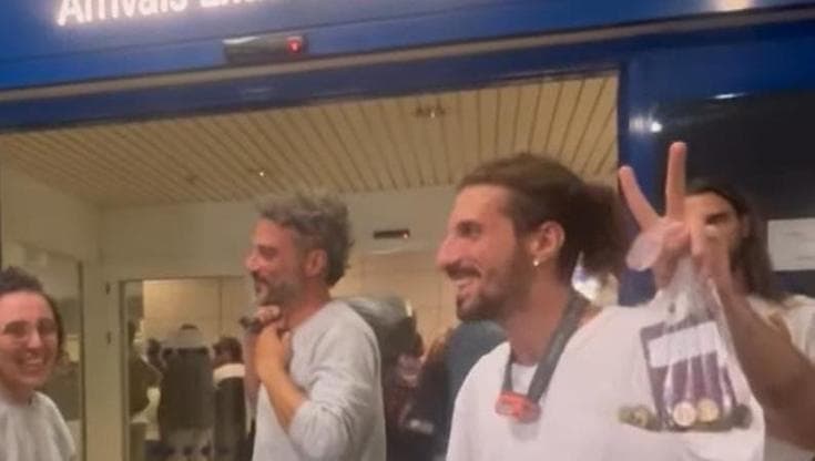 Tony Lapiccirella ad Atene, sorrisi e sollievo per l’attivista imbarcato sulla Flotilla - Bari