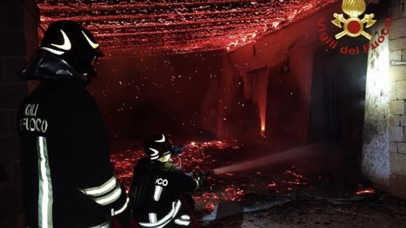 Immagine del post 13556 - Bari Salento, rogo distrugge due case vacanza: danni per migliaia di euro. L’ipotesi di un attentato - Bari