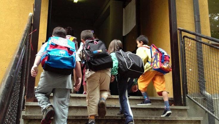 Immagine del post 15692 - Bari Bari, verifiche sui pilastri della scuola Perone - Levi: 200 bambini trasferiti al Renato Moro - Bari