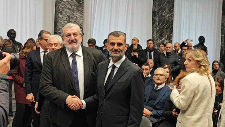 Decaro, la proclamazione a presidente della Regione Puglia: il passaggio di consegne con Emiliano - Bari