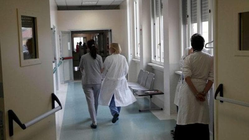 Immagine del post 1548 - Bari Dai 50 ai 100 euro per far saltare le liste d’attesa: arrestato un dirigente medico a Molfetta - Bari
