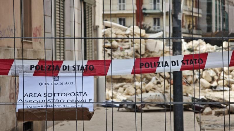 Immagine del post 3412 - Bari Ipotesi amianto disperso nel crollo della palazzina a Bari: rilievi in corso. “Usate le mascherine” - Bari
