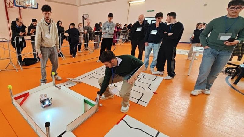 Immagine del post 17981 - Bari Chi salvare lo decide il robot: a Bari sfida tra giovani programmatori. “Le regole le facciamo noi” - Bari