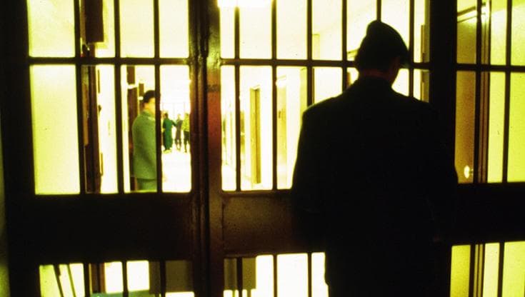 Immagine del post 18005 - Bari Taranto, agente penitenziario ferito con un bastone da detenuto. “La situazione è fuori controllo” - Bari
