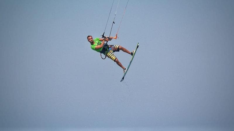 Immagine del post 19082 - Bari Bari, cresce il popolo del kitesurf: “Siamo in duemila a volare tra cielo e mare” - Bari