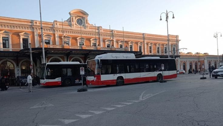 Immagine del post 19113 - Bari Bari, in piazza Moro il cantiere si sposta: dal 9 aprile cambiano le soste dei bus. Ecco la mappa - Bari