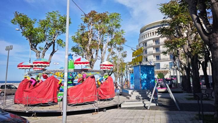 San Nicola, stop alle giostre: a poche ore dall’apertura la polizia blocca attrazioni in piazza Diaz - Bari