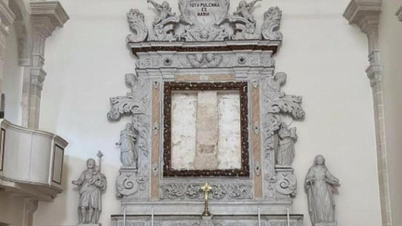 Immagine del post 21404 - Bari Salento, tela trafugata dall’altare. L’appello sui social: “Restituitela, per noi vale molto di più” - Bari