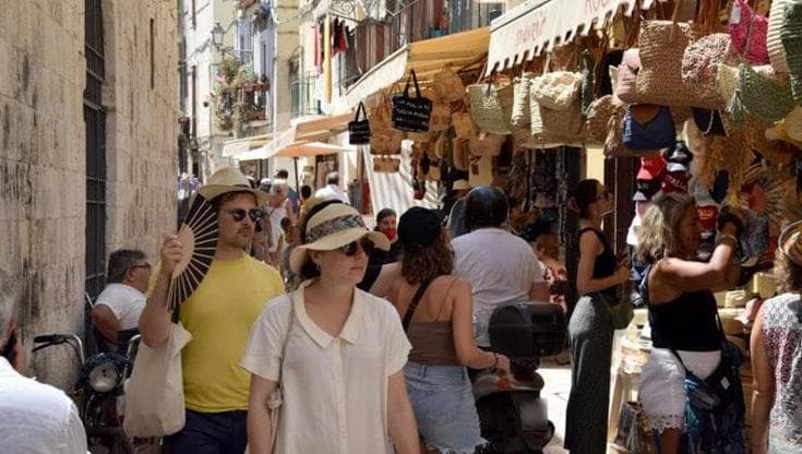 Immagine del post 22487 - Bari Record di turisti dagli Usa: “Amano lusso e pugliesità”. Meno italiani, bene francesi e polacchi - Bari