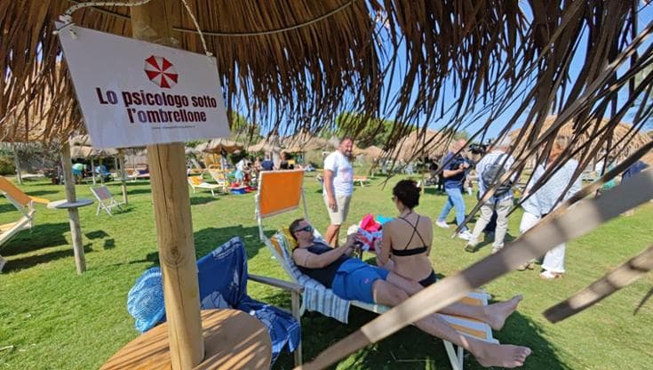 Immagine del post 10536 - Bari Lo psicologo sotto l’ombrellone non piace all’Ordine: “Troppo informale, scredita il nostro lavoro” - Bari