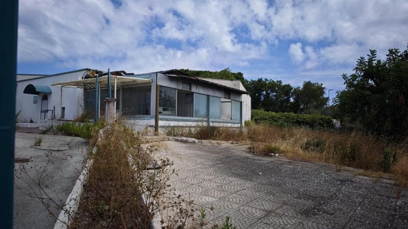 Immagine del post 10516 - Bari Bari, addio all’ex piscina “I delfini”. Dopo 41 anni sarà demolita, al suo posto sorgeranno 10 ville - Bari