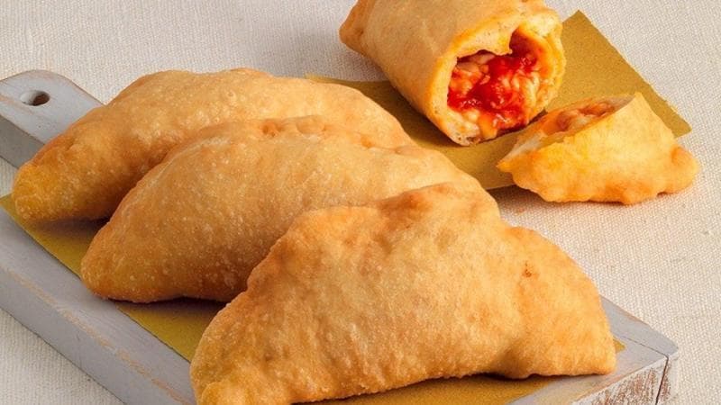 Immagine del post 10513 - Bari Quattro euro per un panzerotto, polemica alla sagra: “Non è più il nostro Salento” - Bari