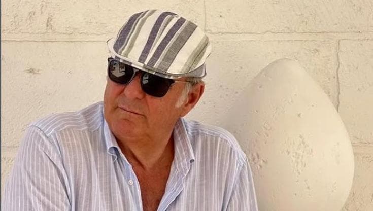 Gerry Scotti compie 70 anni e festeggia in Puglia: mare e puntata speciale della Ruota della Fortuna - Bari