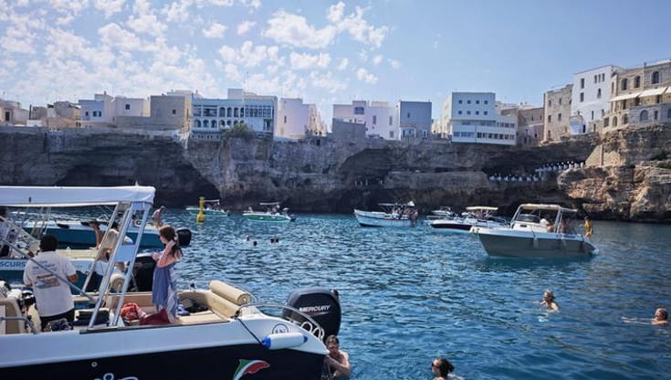 Immagine del post 23677 - Bari Polignano, Legambiente contro le barche nelle grotte: “Stop escursioni selvagge per rischio crollo” - Bari