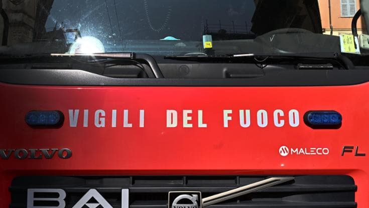 Immagine del post 11361 - Bari Incendio a Santa Cesarea Terme, le fiamme dal Belvedere verso la pineta: in azione i canadair - Bari