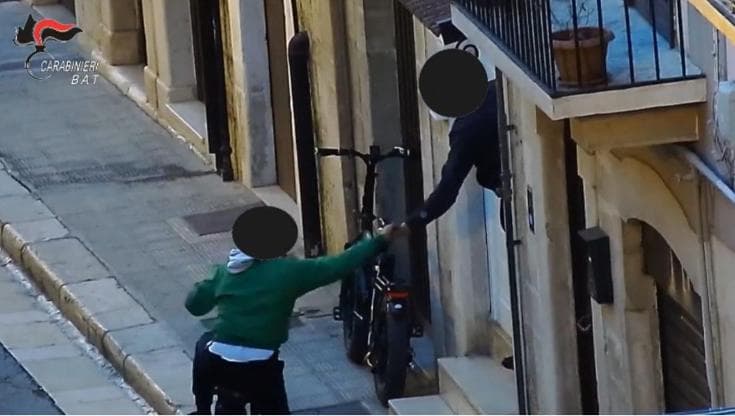 Scacco alla famiglia dello spaccio ad Andria: fino a 3mila euro al giorno vendendo droga - Bari