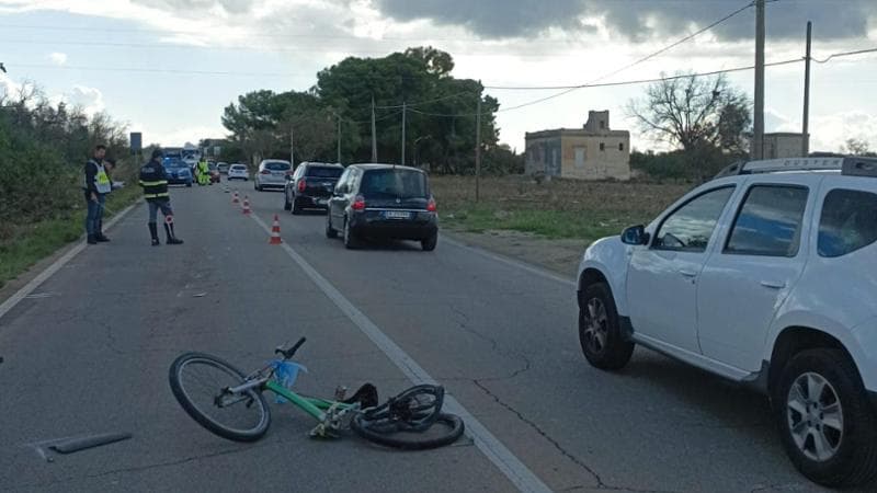 Immagine del post 12428 - Bari Lecce, giovane ciclista travolto da un mezzo della raccolta rifiuti: è grave. Non indossava il casco - Bari