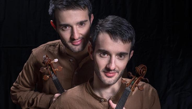 Immagine del post 25759 - Bari Due gemelli, un violino e la gara per cinque Grammy: “Non facciamo nulla senza l’ok di entrambi” - Bari