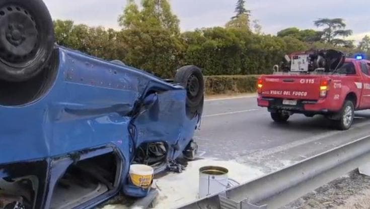 Immagine del post 25768 - Bari Auto contro furgone tra Foggia e Manfredonia: un morto e tre feriti. Traffico in tilt per ore - Bari