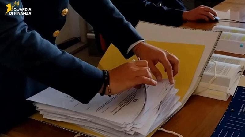 Immagine del post 25738 - Bari Barletta, arrestata curatrice fallimentare con il marito: sottratti 200mila euro. Indagata notaia - Bari