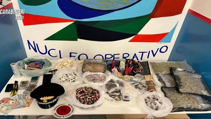 Immagine del post 13597 - Bari Lo spaccio di droga a Bitonto gestito dalle donne: arrestate mamma e due figlie. In casa 6.500 euro - Bari
