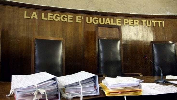 Amianto, il ministero dovrà risarcire la moglie di un militare a Taranto: “Contaminata dalla divisa” - Bari