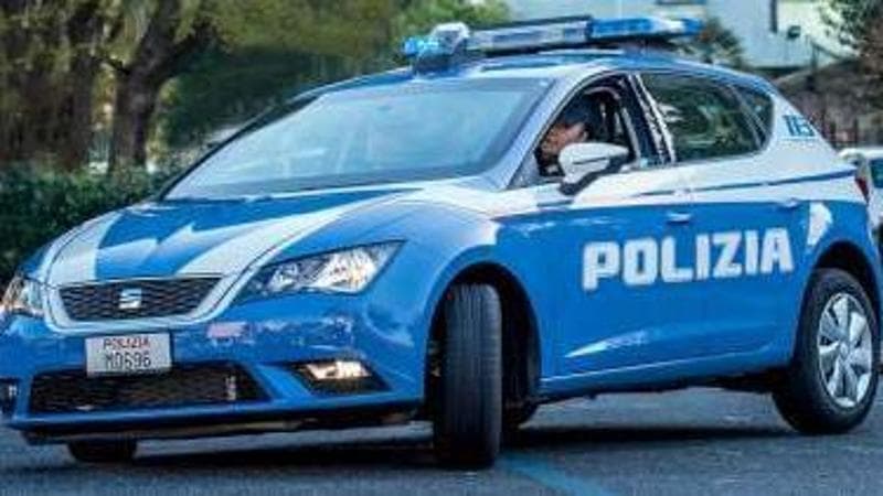 Immagine del post 1601 - Bari Si finge carabiniere e con una donna truffa anziana: coppia in fuga bloccata sull’autostrada - Bari