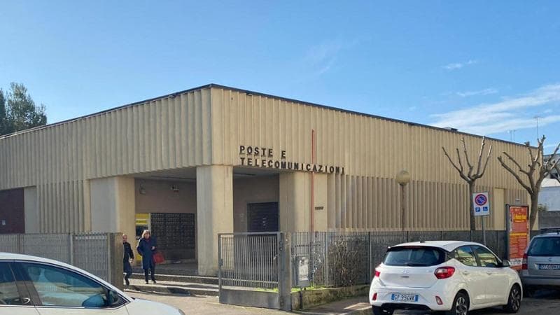 Immagine del post 1585 - Bari Salento, tentata rapina alle poste: il direttore ferito alla testa con il calcio della pistola - Bari