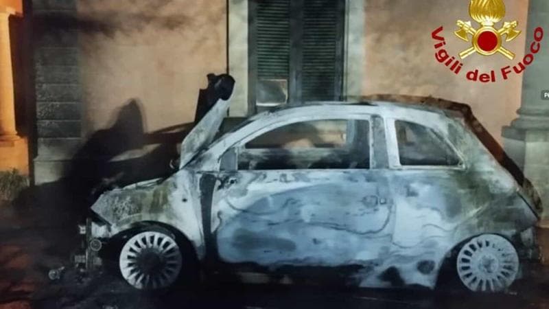 Salento, incendiata auto della comandante dei vigili di Aradeo: “Nei paesi regna l'illegalità” - Bari