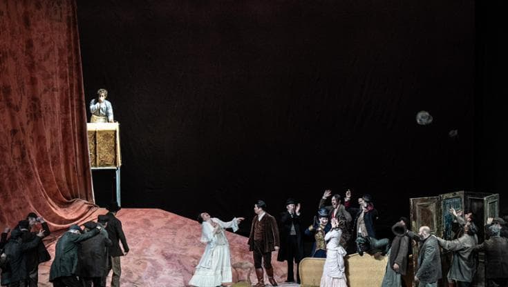 Immagine del post 18035 - Bari Petruzzelli, il Falstaff tra teli e querce: ottimi baritono e direttore, il finale fa sorridere - Bari