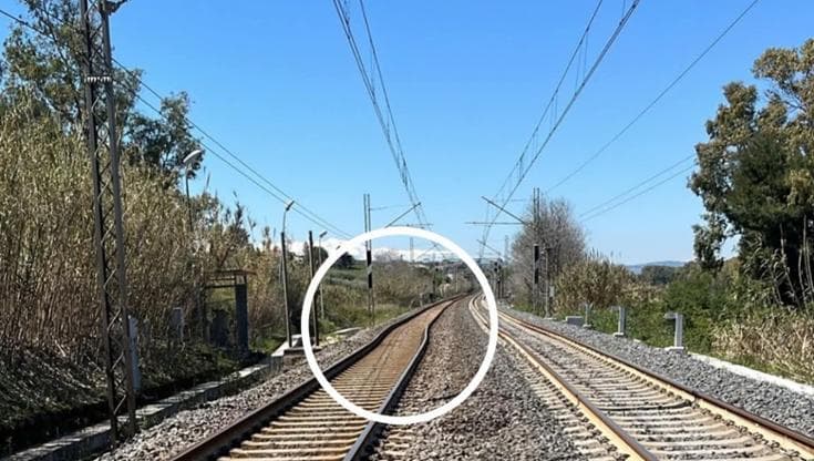 Binari deformati dalla frana di Petacciato: il blocco di treni e A14 in Molise paralizza il Sud - Bari