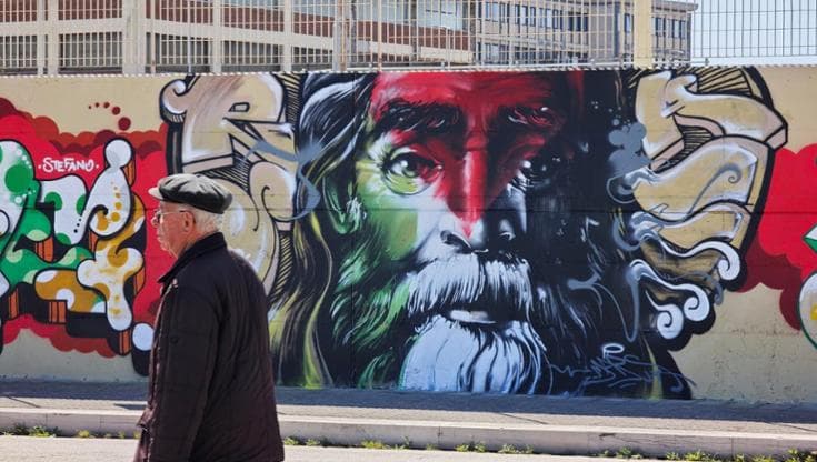 Il volto di San Nicola con i colori della Palestina: la street art nel segno della Flotilla - Bari