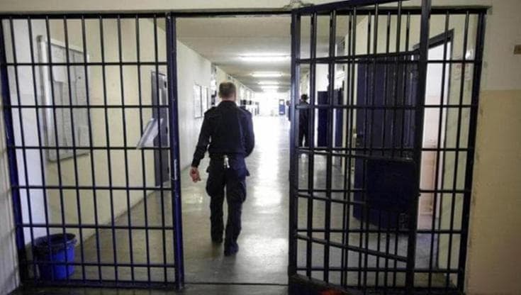 Immagine del post 6925 - Bari Carcere sporco, sovraffollato e senza cure: 29 detenuti firmano un esposto a Lecce. “Dateci dignità” - Bari