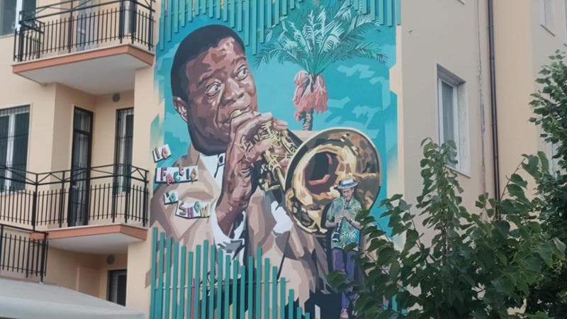 Renzo Arbore donerà i suoi gilet da collezione a Foggia: imminente apertura della sua casa-museo - Bari