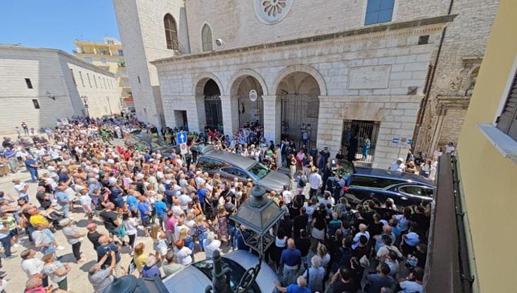Immagine del post 10574 - Bari Ad Andria l’addio ai tre ciclisti investiti e uccisi: “Ricorderemo per sempre la loro umanità” - Bari