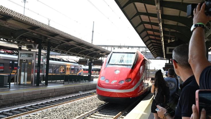 Treni sospesi tra Bari e Foggia a causa di un guasto: ritardi fino a 3 ore. L’esodo inizia malissimo - Bari