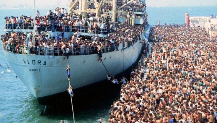 Decaro ricorda lo sbarco della Vlora: “Ceuta come Bari. Non mi rassegno a un’Europa che alza muri” - Bari