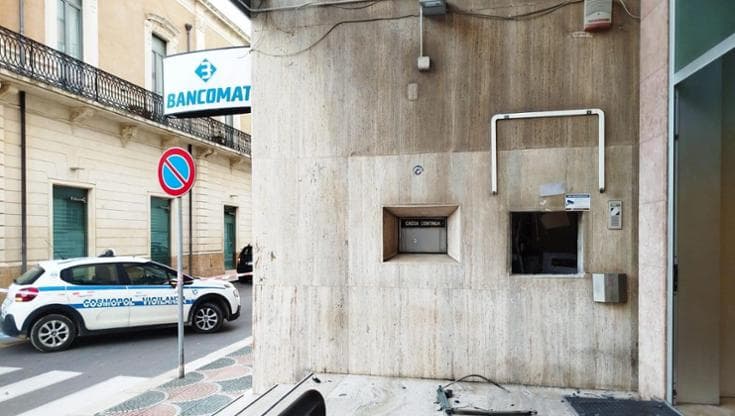 Ennesimo assalto ai bancomat, banda in fuga con la cassaforte a San Pietro Vernotico - Bari