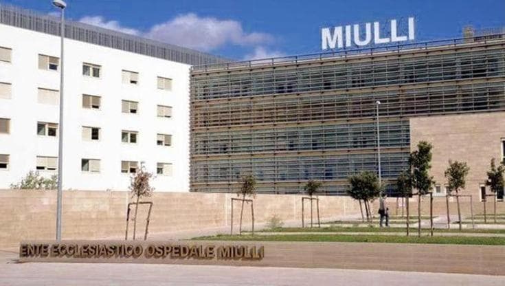 Donna partorisce in auto nel parcheggio dell’ospedale Miulli: lei e la neonata stanno bene - Bari